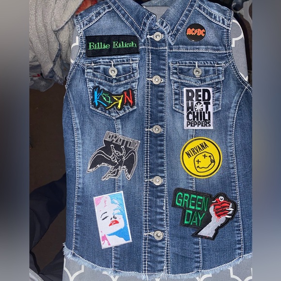 CUSTOMIZED DENIM VEST JACKET W/ THE ICONIC ROCK BANDS!! 16 PATCHES/1 BUTTON!! - Picture 7 of 8